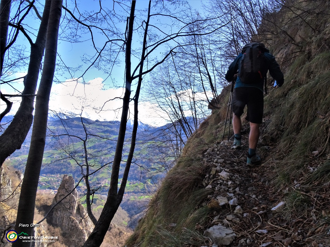 15 Ci inerpichiamo sull'impervio sentiero 'Passo lumaca'.JPG